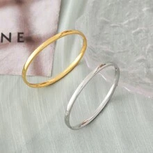 1pc Simple Stainless Steel Sleek Circle Curved Biker Bracelet With Shiny Surface And Open Clasp For Women's Everyday Wear