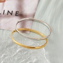 1pc Simple Stainless Steel Sleek Circle Curved Biker Bracelet With Shiny Surface And Open Clasp For Women's Everyday Wear