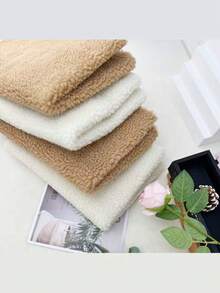 1入組白色小羊毛毛絨自加熱狗墊,適用於小型和中型貓狗, 給寵物提供溫暖的羊皮狗床墊,室內使用的熱能寵物坐墊 - 白色 - 查看 5