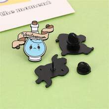 1入組帶鐵針的卡通搪瓷水瓶裝飾,非常適合裝飾帽子和衣服,是展現時尚品味的套裝配件,男女通用 - 琺瑯水瓶 隨機1件 - 查看 3