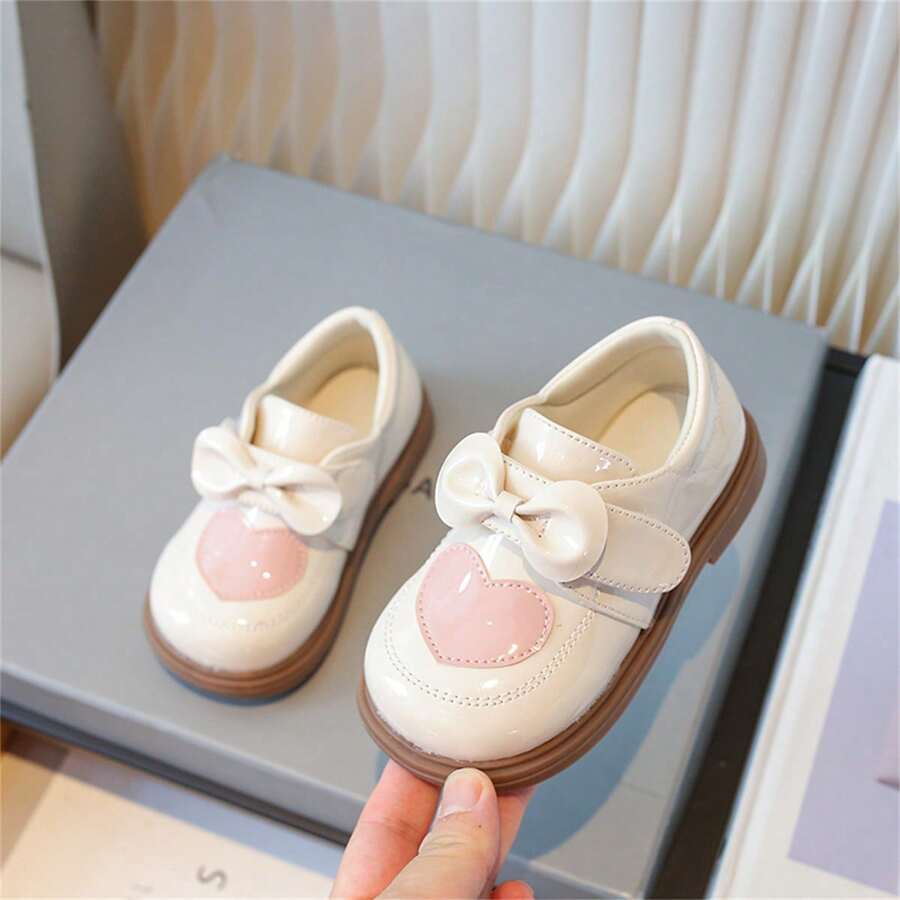 Girls' Spring And Autumn New Fashion Leather Shoes, Princess Style With Heart Shape And Bowknot Design, Suitable For Children Aged 1-8 Years Old To Wear All Seasons - Beige - View 1
