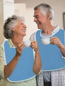 1入成人防水防汙餐布,附有可調節的厚特氯纖維提花圍裙,適用於老年人和成年人,預防屑子,以及可機洗的藍色毛巾圍裙方便擦拭口部,避免弄髒衣物,保護健康居家可用 - 藍色 - 查看 3