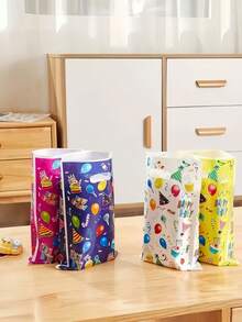 1包20個便攜式塑料手提袋,有可愛的卡通圖案,包括星星和口號,隨機顏色,非常適合生日派對和禮物贈送 - 顏色隨機發 - 查看 6