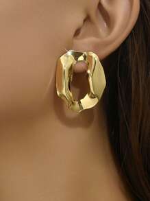 1 件镀金简约几何不对称圆形镂空耳钉，极简主义欧美风格优雅时尚精致淑女别致浪漫可爱适合日常穿着、派对、度假、约会、街拍、表演、高端商务场合，锌合金男女通用 - 金色 - 查看 1