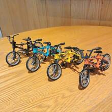 4 件自行車設計鑰匙扣,可愛迷你山地自行車汽車鑰匙扣包吊墜男士禮物 - 彩色 - 查看 1