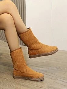 1雙冬季必備：女款防水中筒雪靴（建議購買大一號）