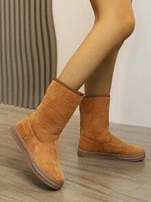 1雙冬季必備：女款防水中筒雪靴（建議購買大一號）