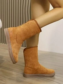 1雙冬季必備：女款防水中筒雪靴（建議購買大一號）