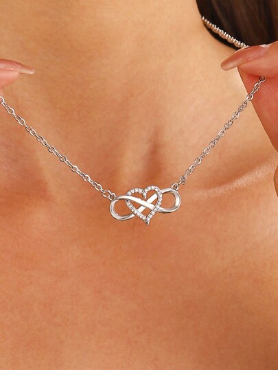 قلادة سحرية بقلب مرصع بالراين فالنتاين