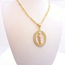 1條簡約優雅的白色鑽石項鏈 - 人物 - 查看 4