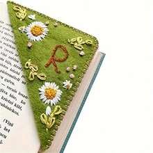 1pc Hand Embroidered Corner Bookmark, Hand Stitched Felt Corner Letter Bookmark, Felt Triangle Bookmark, Cute Flower Letter Embroidery Bookmarks For Book Lovers(Summer) - R - View 1