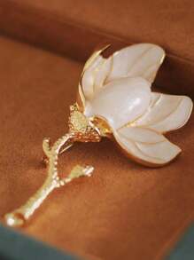 1個復古白色琺瑯繪製的白色玉蘭花胸針,具有高端感和獨特風格 - 金黃色 - 查看 2