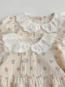 Baby Mädchen süßer Langarm Romper mit Ditsy Blumenmuster und Spitzenkragen