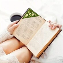 1pc Hand Embroidered Corner Bookmark, Hand Stitched Felt Corner Letter Bookmark, Felt Triangle Bookmark, Cute Flower Letter Embroidery Bookmarks For Book Lovers(Summer) - R - View 5