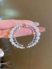 2032新款精美空心月亮形耳環,時尚甜美款式搭配珍珠和奢華設計耳環 - 銀色 - 查看 3