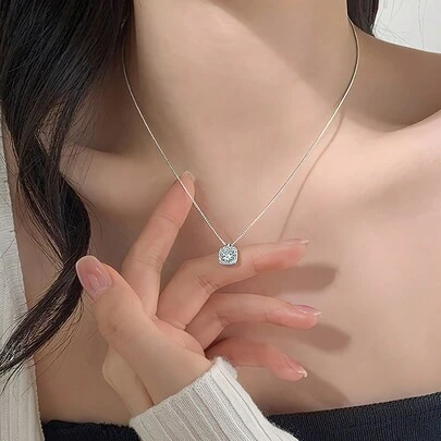 1個方形鑽石項鍊,女人的陳述,適合夏季