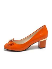 2024年春秋新款女士低跟橘色高跟鞋，粗跟麂皮工作鞋，附鑽石蝴蝶裝飾，大尺寸