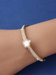 1pc Fashionable Five-Petal Flower Style Micro-Inlaid Bracelet For Women, Ideal For Dating And Birthday Gifts - White - View 4