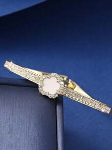 1pc Fashionable Five-Petal Flower Style Micro-Inlaid Bracelet For Women, Ideal For Dating And Birthday Gifts - White - View 1