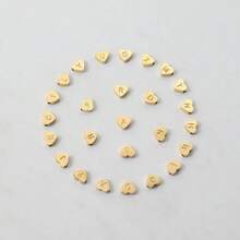 1 件時尚潮流金色鈦鋼愛心,附 26 個字母,心形配件,米蘭線手鍊,可調節手鍊,適合女性日常佩戴 - 綠色 - 查看 5