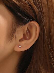 1雙精美方晶鋯石裝飾銀耳釘適合女士日常裝飾