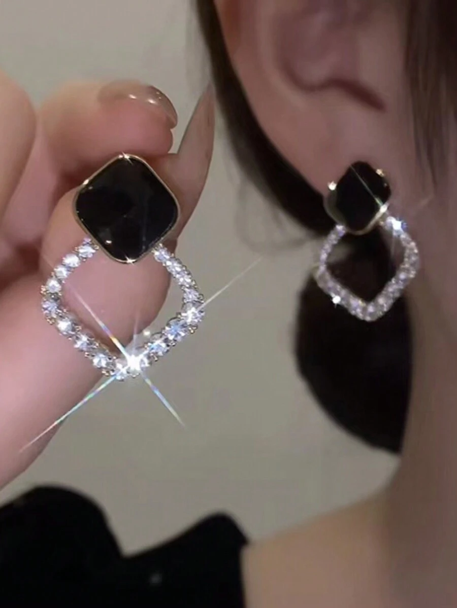 Uncommon Vintage Black Rhombus Design Slimming Geometric All-Matching Rhinestone Earrings, Sophisticated And Luxurious - Black - View 1