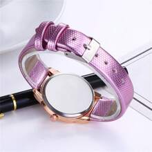 1 Stück Neues Modischer Farbiger Buchstabe Fisch Schuppen Muster Lederarmband Quarzuhr Für Frauen, Mädchen Geschenk, Fest Geschenk