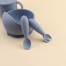 硅膠嬰兒餵食套裝,9件裝,包括可愛吸盤碟、可調節圍兜、柔軟的湯勺和叉子、有蓋零食杯和飲水杯,非常適合剛斷奶的寶寶,新款式的餐具套裝 - 藍色 - 查看 4