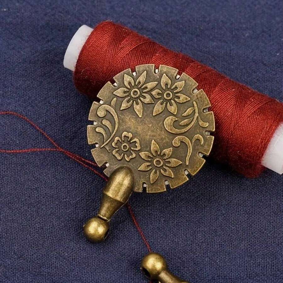 Vintage Thread Cutter Pendant: The Perfect DIY Sewing & Knitting Tool For Crafters! Retro Exquisite Metal Cutter Cutter Cutter Cutter Cutter Artifact DIY Sewing Cross Stitch Tool - Bronze - View 1