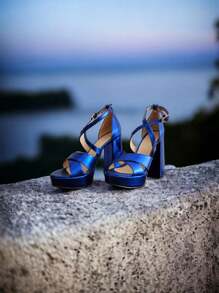 Zapatilla con plataforma y tacón alto material napa en color azul rey - azul real - Ver 2