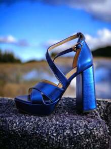 Zapatilla con plataforma y tacón alto material napa en color azul rey - azul real - Ver 4