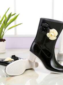 2024年新款透氣高跟方跟防水台時尚雨靴防滑中小腿水鞋山茶花裝飾膠鞋 - 黑色 - 查看 3