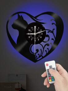 1入組黑膠唱片牆掛鐘。七種顏色led燈,遙控燈光控制功能。我喜歡貓,可愛寵物,小貓咪,愛的元素時鐘。靜音走時,沒有嘀嗒聲。客廳,臥室,書房家居裝飾牆鐘。寵物貓主題鐘,貓奴禮物。 - 遙控燈控款 - 查看 4