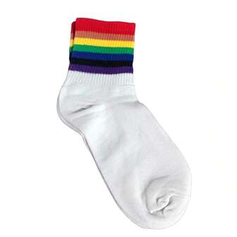 1  par de calcetines blancos con colores de arcoíris