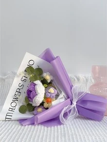 1束27cmx18cm人造鉤織花束,附1朵手織玫瑰和4朵手織泡綿花,包裝在花紙中,適合作為母親、最好的朋友、朋友的生日或紀念日禮物、母親節、情人節禮物、婚禮小禮物和家庭桌面裝飾禮物 - 紫色 - 查看 7