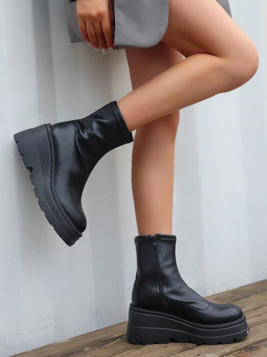 2023年女式靴子英式風格厚底高跟中筒街頭時尚舒適經典黑色 - 黑色 - 查看 1