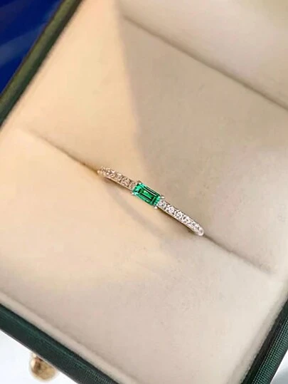 Anillo De Lujo De Piedra De Alto Contenido De Carbono En Forma Larga Y Rectangular En Plata Esterlina 925 Con Decoración De Circonita Cúbica Y Piedra Verde