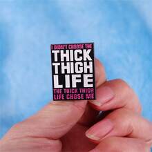 厚大腿人生新搞笑胸針,有趣幽默的英文引用徽章針,適用於衣物、手袋、禮物 - 黑與白 - 查看 4