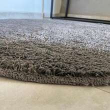 Tapete redondo 1,50 x 1,50 pelo médio para sala - Cinza - Visão 1