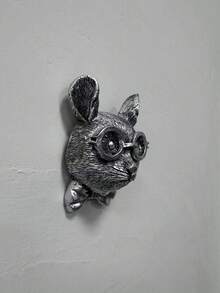 1個銀色紳士老鼠頭裝飾掛墻樹脂製品 - 銀色 - 查看 3