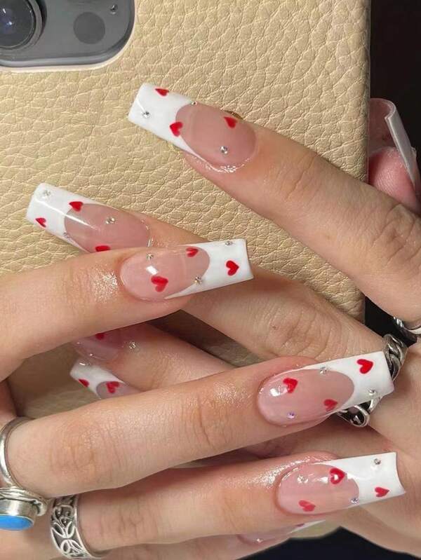 Obtenga el  Juego de arte de uñas de cubierta completa con diamantes de imitación de corazones franceses de tema blanco y rojo brillante y simple en forma cuadrada y larga de 24 piezas que incluyen gel de gelatina y lima de uñas. Perfecto para fiestas, bailes o uso diario en invierno y en el romántico día de San Valentín.  Uñas postizas suministros de uñas uñas falsas uña falsa uña acrílica