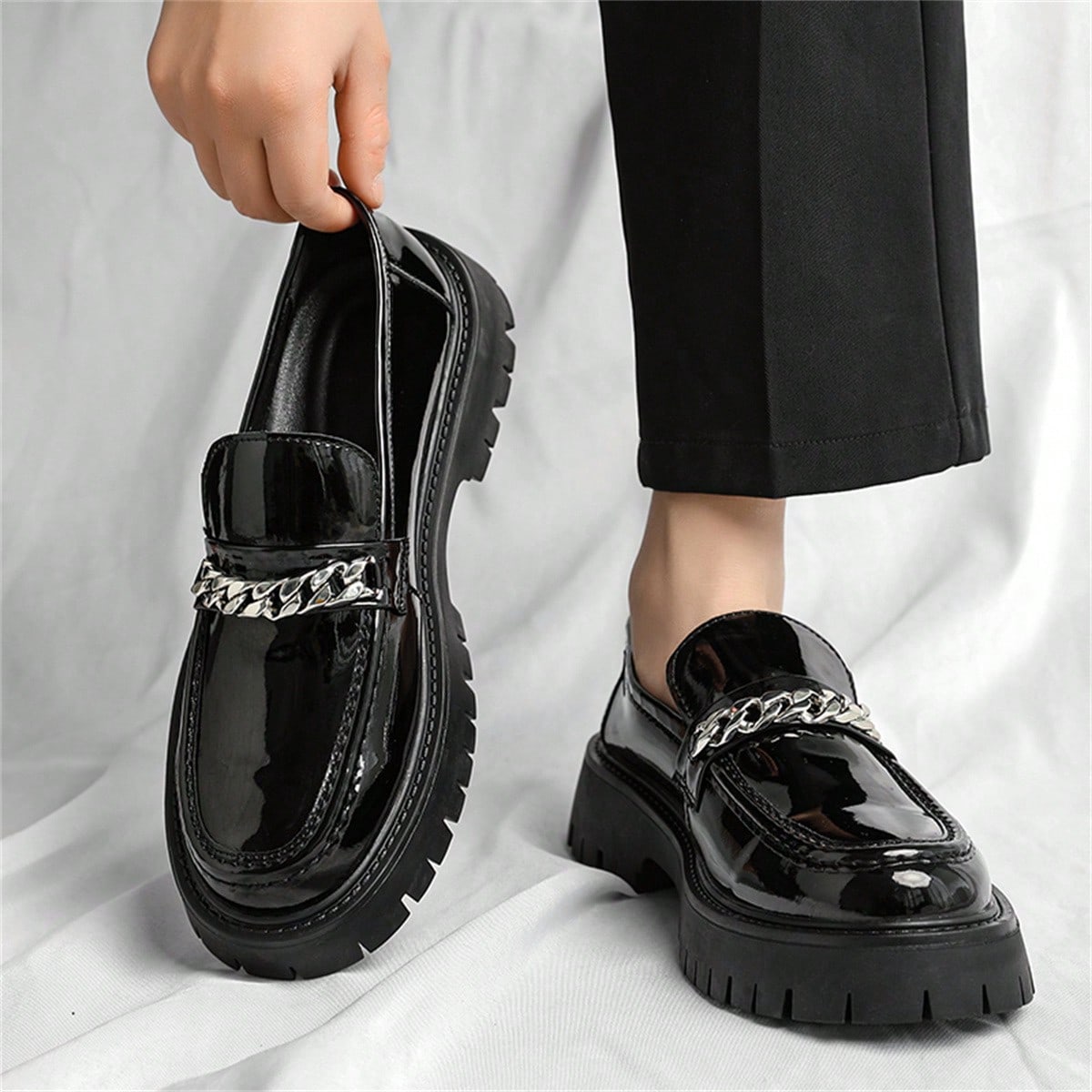 Zapatos formales para hombres, zapatos de estilo casual y de negocios a la moda de estilo británico, zapatillas de diseñador con suela gruesa y bril