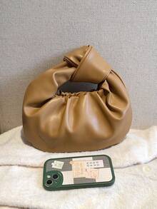 2024年流行的簡約雲狀折疊手拿包，多功能肩背斜揹包 - 卡其色 - 查看 4