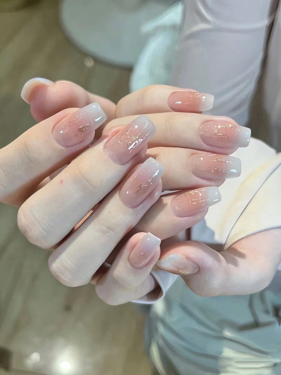 24入組短方形假指甲,帶流融的頭髮和雪花圖案,增強您的魅力,適合穿著跳舞,附有果凍膠、指甲銼、和一根棒子