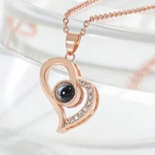 1個歐美風格的鋅合金100種語言“我愛你”的心形玫瑰金投影項鍊,適用於女性,情人節禮物 - 玫瑰金 - 查看 2