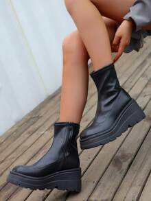 2023年女式靴子英式風格厚底高跟中筒街頭時尚舒適經典黑色 - 黑色 - 查看 3