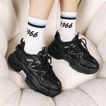 2024年春季女士厚底復古運動鞋,透氣網眼鞋面的厚底休閒運動鞋,適用於戶外活動 - 黑色 - 查看 2