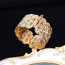 1入組手鍊+1對耳環珠寶套裝,適用於阿拉伯女性,包括配有流蘇的寬手環和心形墜飾耳環,是送給母親的完美禮物 - 金色 - 查看 3