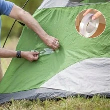 1捲耐用納米膠帶,採用強韌材料製成,承重2.2磅,不會在表面上留下殘留物或損壞,可水洗和重複使用。透明設計使其隱形,不會影響您的物品或表面的外觀。適用於家庭、辦公室或汽車使用。 - 透明無痕奈米雙面膠*3.28英尺 - 查看 5