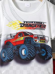 年轻男孩 男孩字母和汽车印花短袖上衣和侧面带字母印花的红色短裤，2 件/套